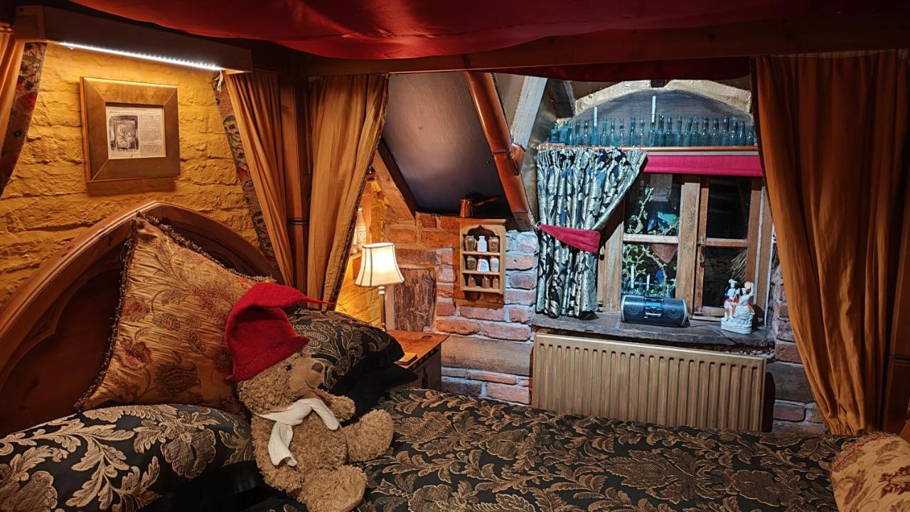 Wizards Thatch Luxury Suites Alderley Edge Esterno foto